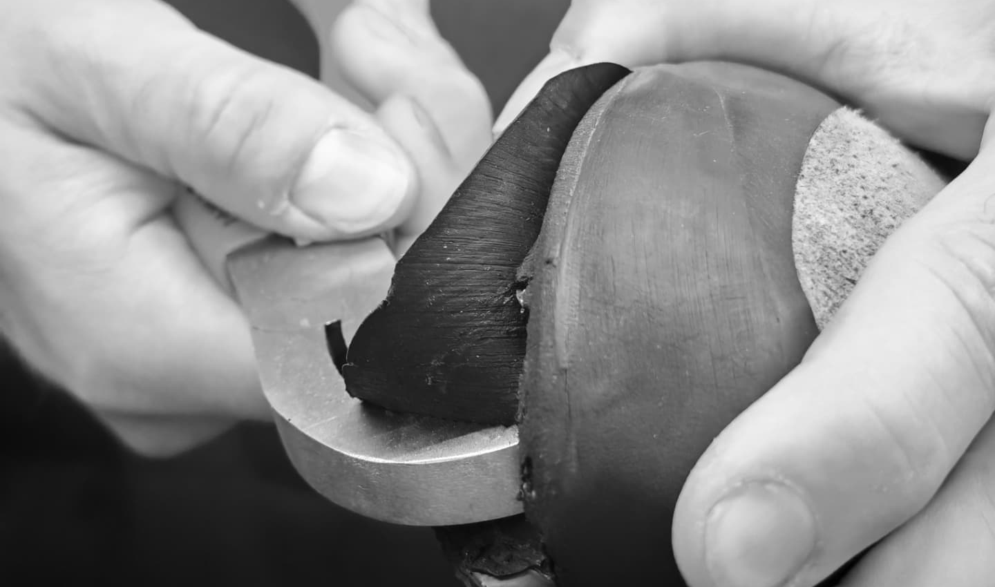 Mountain Lab Bologna - Risuolatura artigianale scarpette